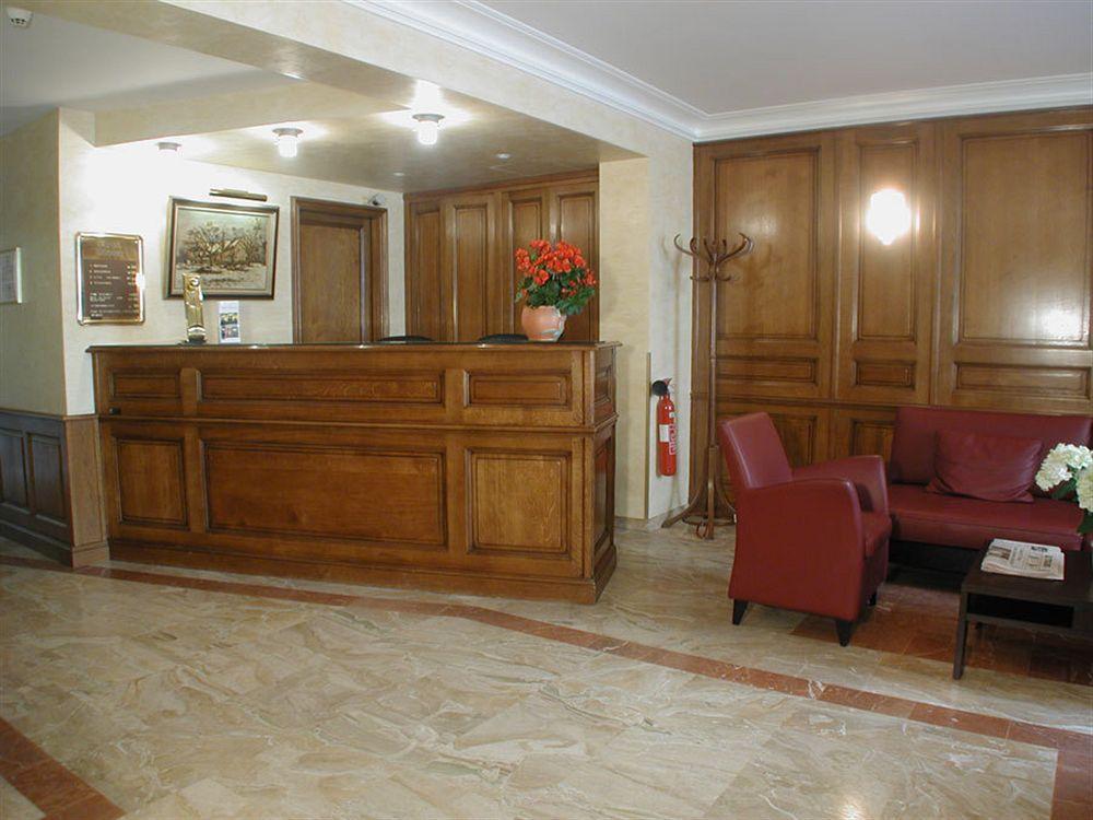 Hotel Muguet ปารีส ภายนอก รูปภาพ