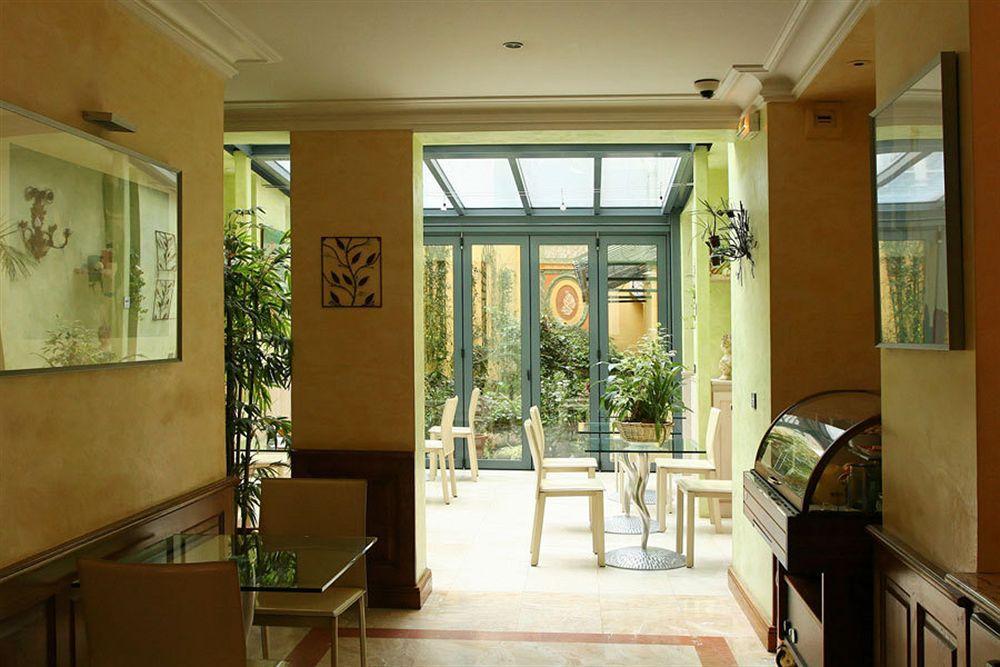 Hotel Muguet ปารีส ภายนอก รูปภาพ